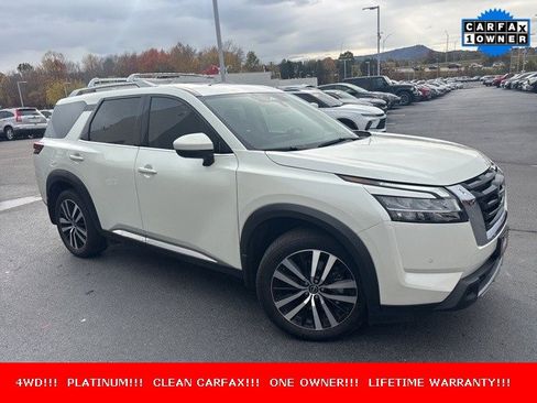 Used 2024 Nissan Pathfinder Platinum image 1