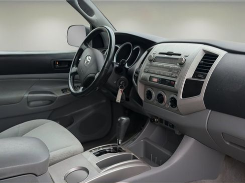 Used 2010 Toyota Tacoma w/ SR5 Package AWD/4WD image 10