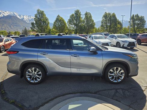 Used 2021 Toyota Highlander Limited AWD/4WD image 4