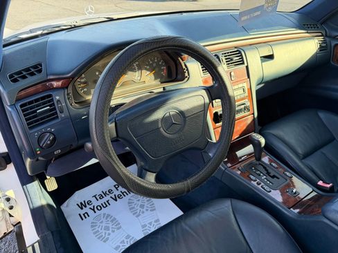 Used 1998 Mercedes-Benz E 320 Wagon image 12