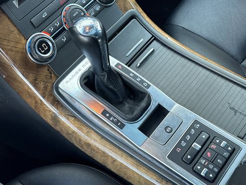 Used 2013 Land Rover Range Rover Sport HSE image 18