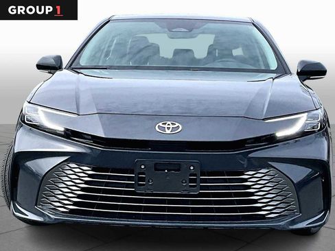 Used 2025 Toyota Camry XLE image 4