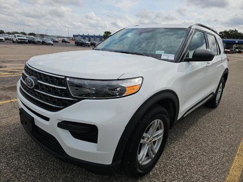 Used 2023 Ford Explorer XLT image 12