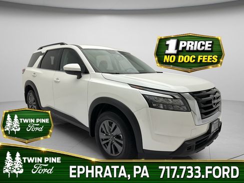 Used 2024 Nissan Pathfinder SV AWD/4WD image 1