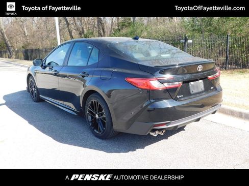 Used 2025 Toyota Camry SE image 3