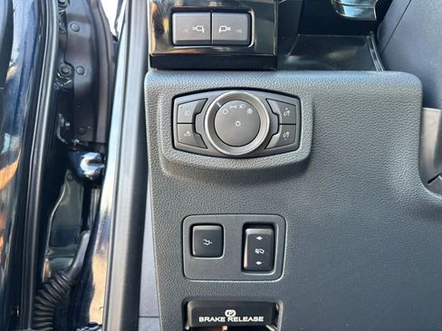 Used 2022 Ford F250 Lariat w/ Black Appearance Package AWD/4WD image 33
