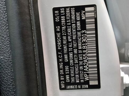 Used 2018 Porsche Macan w/ Premium Package image 31