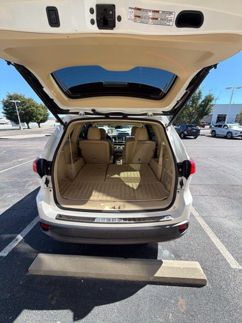 Used 2018 Toyota Highlander XLE w/ Protection Package #3 AWD/4WD image 16