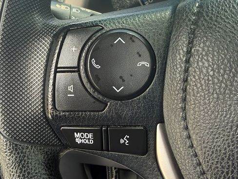 Used 2018 Toyota RAV4 LE FWD image 17