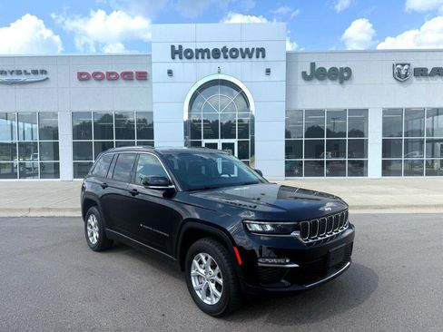 Used 2023 Jeep Grand Cherokee Limited AWD/4WD image 1