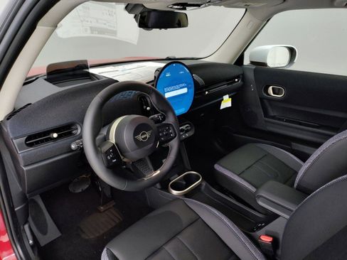 Used 2025 MINI Cooper 2-Door Hardtop image 12