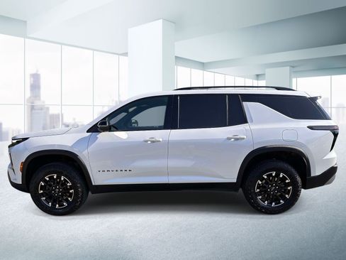 Used 2024 Chevrolet Traverse Z71 AWD/4WD image 2