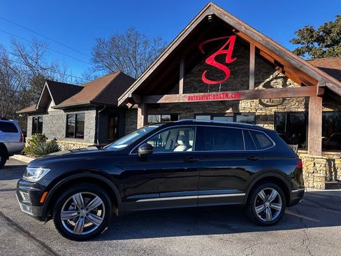 Used 2020 Volkswagen Tiguan SEL image 2