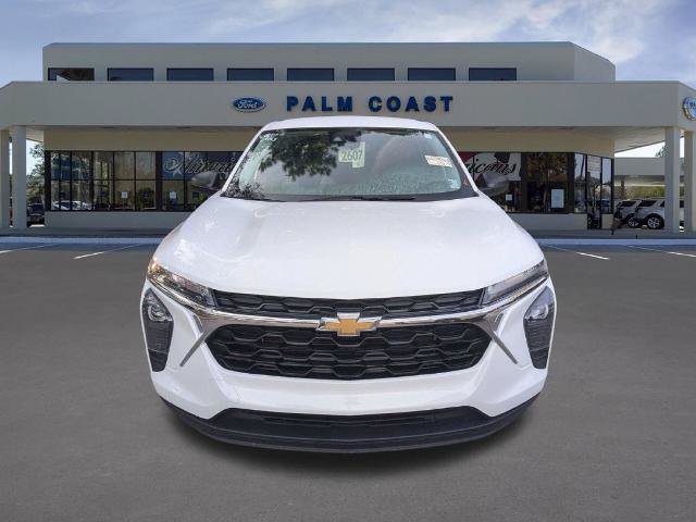 Used 2026 Chevrolet Trax LS FWD image 2