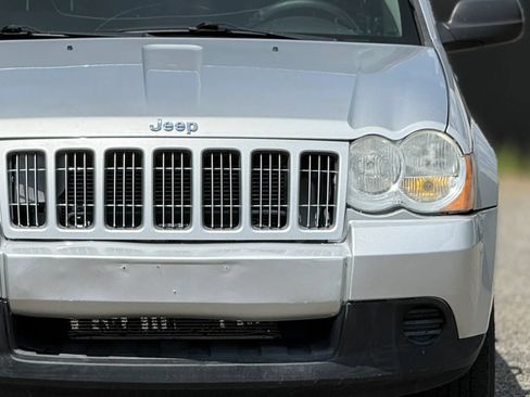 Used 2010 Jeep Grand Cherokee Laredo AWD/4WD image 12