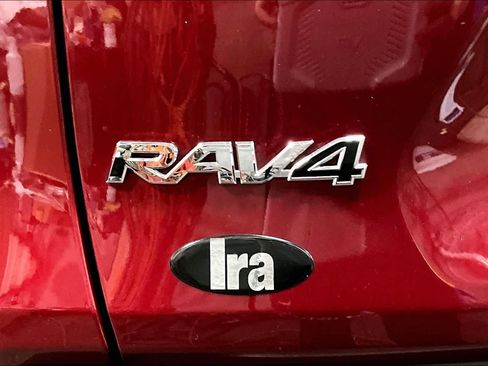 Used 2021 Toyota RAV4 LE image 10