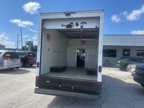 Used 2022 Ford Transit 350 DRW RWD image 5
