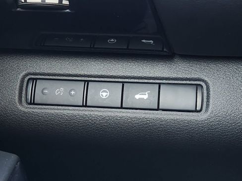 Used 2025 Nissan Pathfinder SV image 22