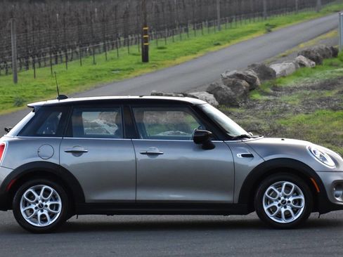 Used 2020 MINI Cooper 4-Door Hardtop image 8