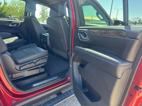 Used 2022 Chevrolet Suburban Z71 AWD/4WD image 18