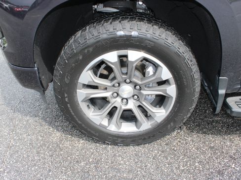 Used 2022 Chevrolet Silverado 1500 High Country w/ Z71 Off-Road Package AWD/4WD image 11