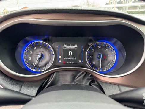 Used 2018 Chrysler Pacifica LX image 43