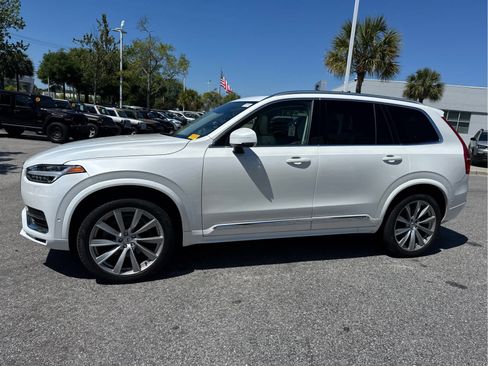 Used 2023 Volvo XC90 B6 Plus image 9
