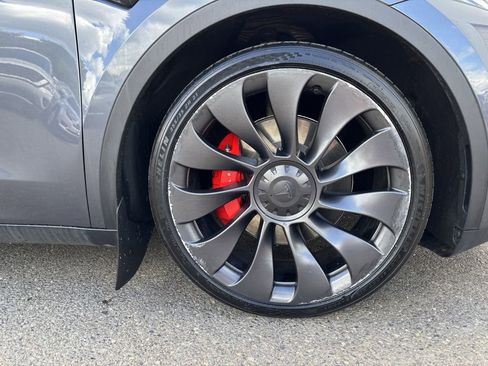 Used 2023 Tesla Model Y Performance AWD/4WD image 9
