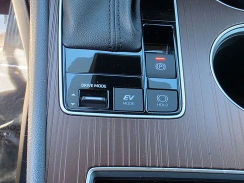 Used 2023 Toyota Sienna XLE w/ XLE Plus Package image 25