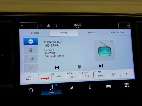 Used 2023 Chrysler Pacifica Touring-L image 14