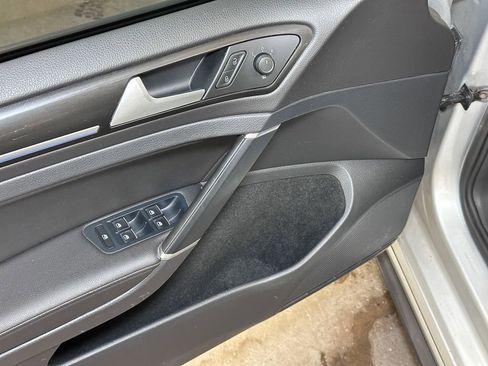 Used 2016 Volkswagen Golf 4-Door image 22