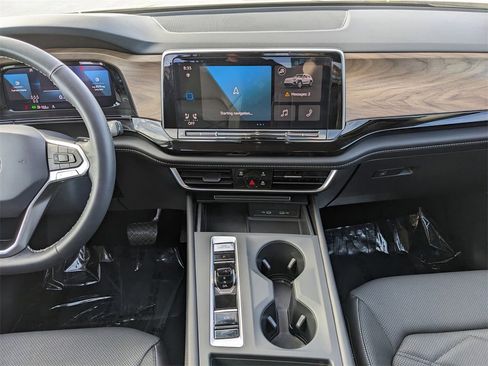 Certified 2024 Volkswagen Atlas SE image 14