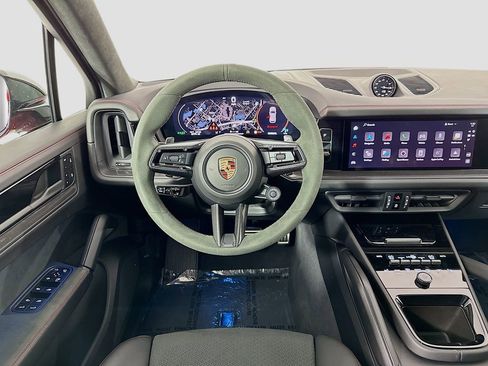 Certified 2025 Porsche Cayenne GTS AWD/4WD image 25