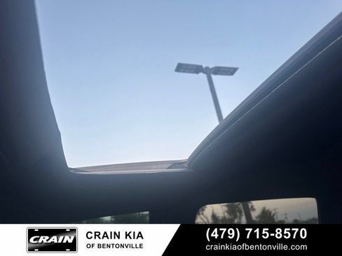 Used 2017 Toyota Tacoma TRD Off-Road w/ Premium & Technology Package AWD/4WD image 4