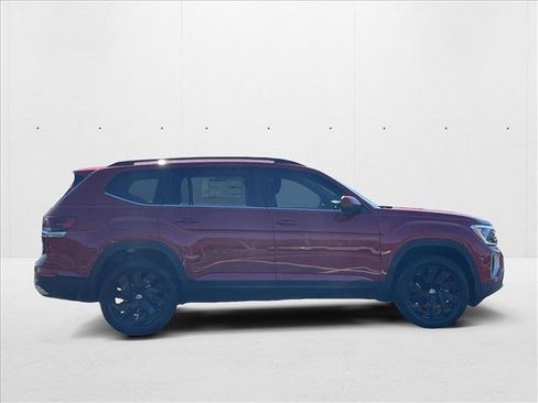 Used 2025 Volkswagen Atlas SE image 4