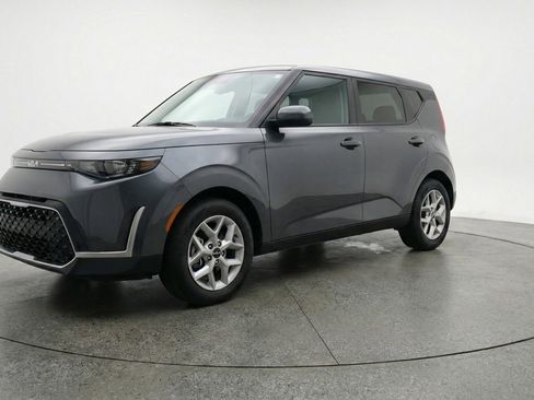Used 2025 Kia Soul LX w/ LX Technology Package FWD image 3