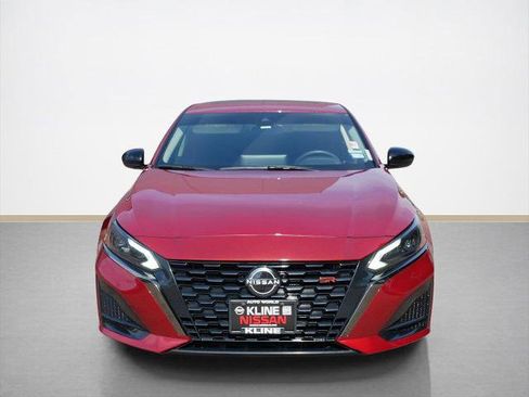Certified 2023 Nissan Altima 2.5 SR w/ SR Premium Package FWD image 8