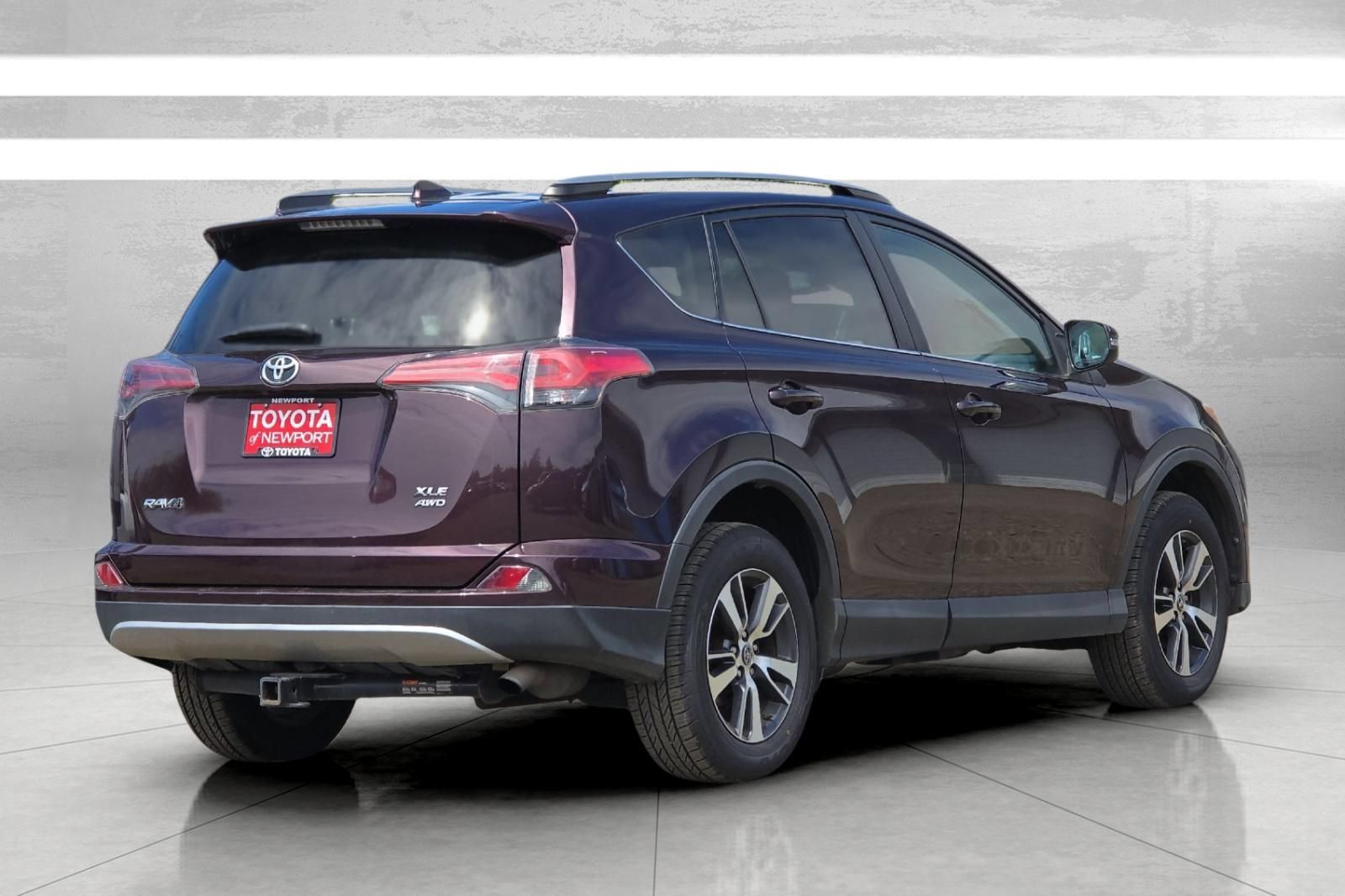 Used 2017 Toyota RAV4 XLE AWD/4WD image 4