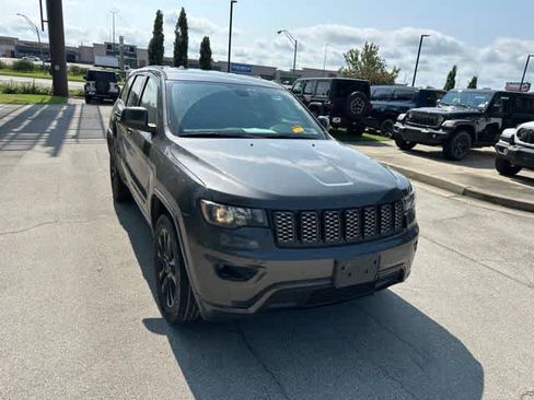 Used 2020 Jeep Grand Cherokee Altitude AWD/4WD image 23