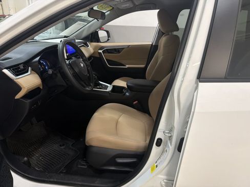 Used 2024 Toyota RAV4 LE AWD/4WD image 6
