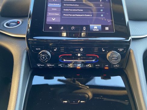 New 2025 Jeep Grand Cherokee L Altitude image 13