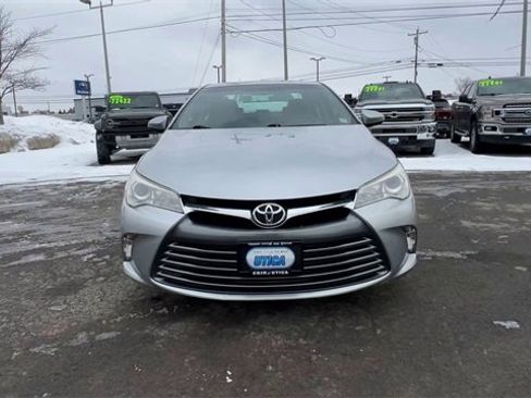 Used 2017 Toyota Camry LE image 3