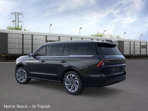 New 2025 Lincoln Navigator Reserve image 4