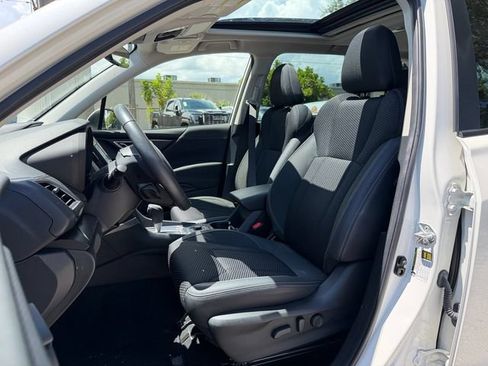 Used 2023 Subaru Forester Premium AWD/4WD image 9