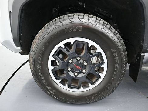 Used 2024 Toyota Tacoma TRD Off-Road AWD/4WD image 10