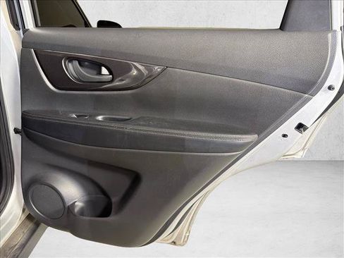 Used 2020 Nissan Rogue S FWD image 16