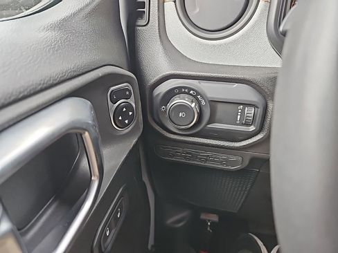 Used 2024 Jeep Wrangler Sport S image 20