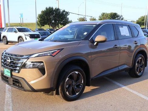 Certified 2025 Nissan Rogue SV w/ SV Premium Package FWD image 3
