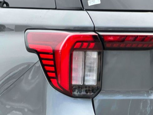 Used 2026 Ford Explorer Active w/ Active Comfort Package AWD/4WD image 9
