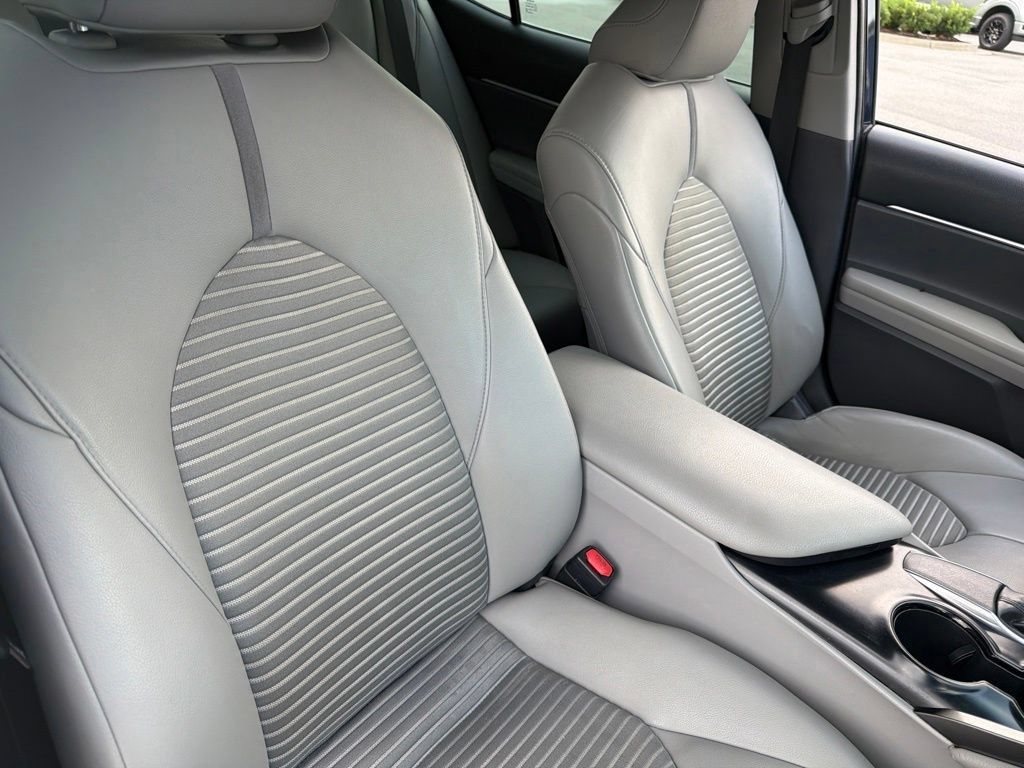 Used 2019 Toyota Camry SE w/ Carpet Mat Package FWD image 29